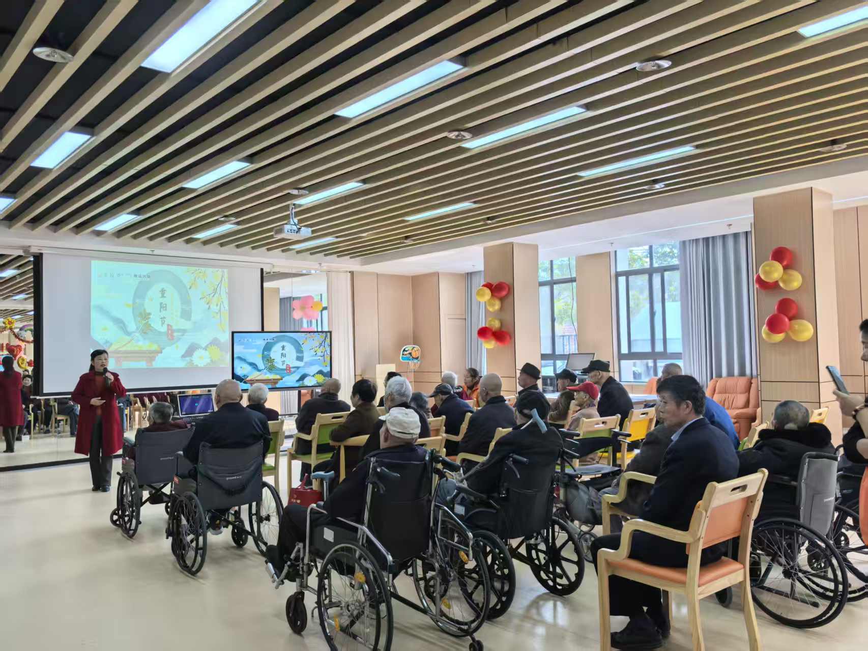 民政為民顯擔(dān)當(dāng) 福彩送福暖重陽(yáng)－2.jpg